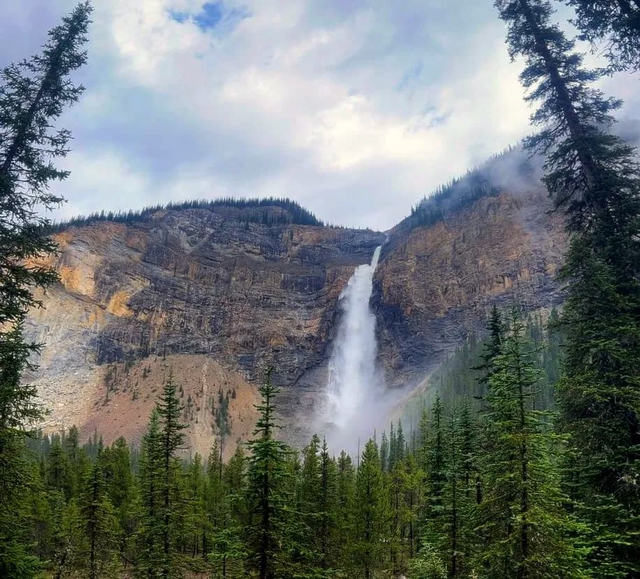 Ultimate 4-in-1: Moraine, Louise, Emerald Lake & Takkakaw Falls, Day Tour near Banff — photo 1